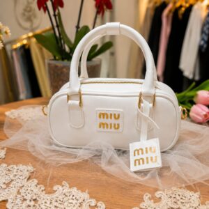 MIU MIU El, Omuz Çantası